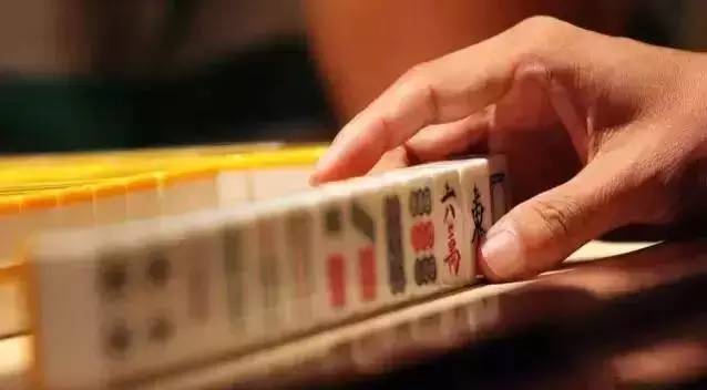 关于新澳天天开奖资料大全第1038期的警示与探讨——远离非法赌博，警惕犯罪深渊