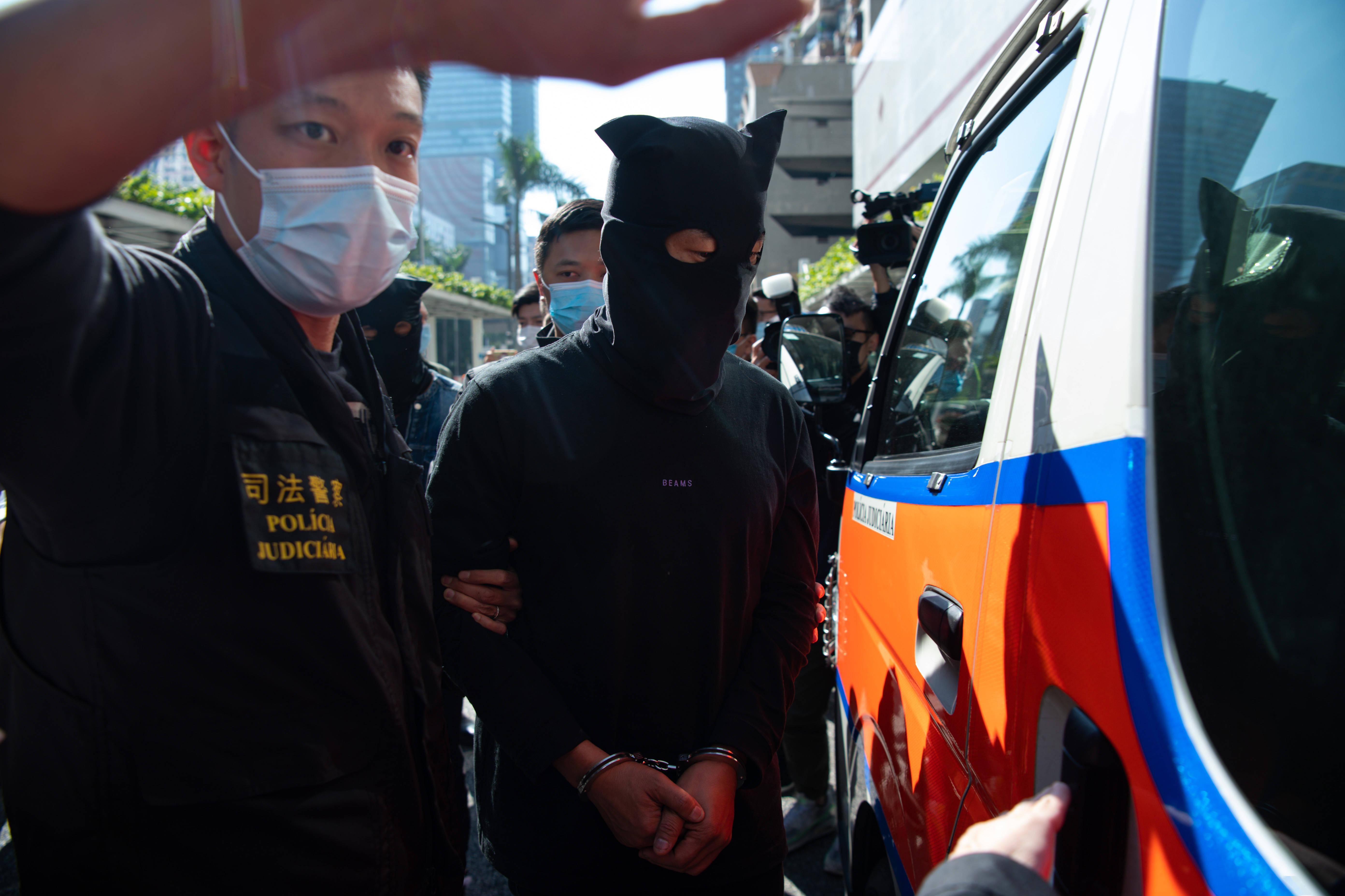 警惕新澳门精准四肖期期中特公开的潜在风险——揭露其背后的违法犯罪问题